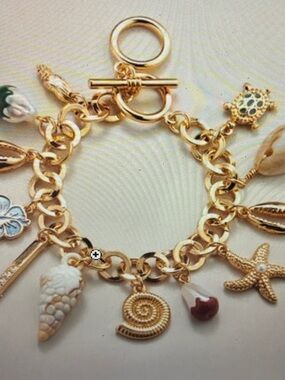 Avon. Charm Medley link bracelet